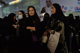 An image of several woman wearing abaya's.